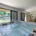 Domaine Du Bugassou, Chambres, Table D'hotes & Belvès