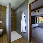 Domaine Du Bugassou, Chambres, Table D'hotes & Gasthof 4*