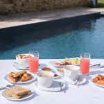 Domaine Du Bugassou, Chambres, Table D'hotes & 4*