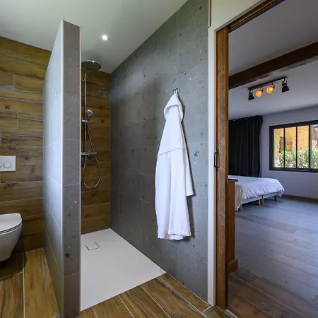 Domaine Du Bugassou, Chambres, Table D'hôtes&spa Casa de hóspedes 4*