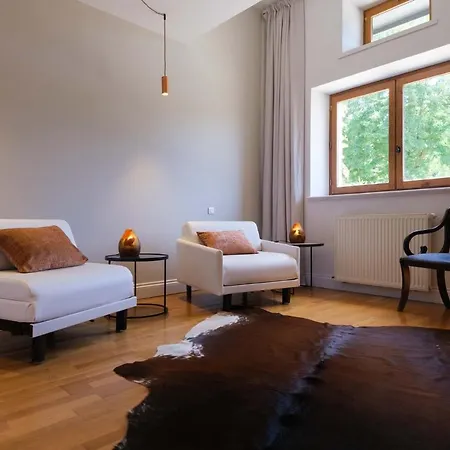 Domaine Du Bugassou, Chambres, Table D'hôtes&spa 4*