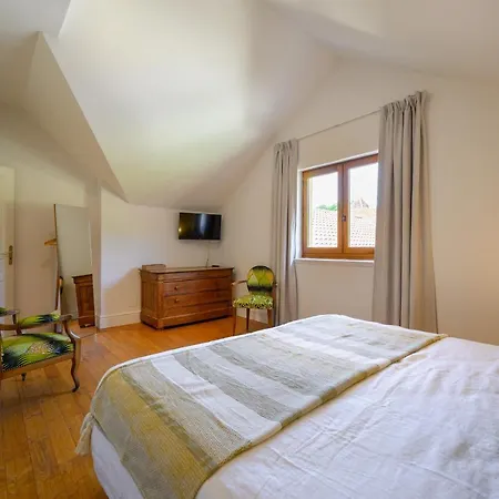 Domaine Du Bugassou, Chambres, Table D'hotes & Pensionat 4*