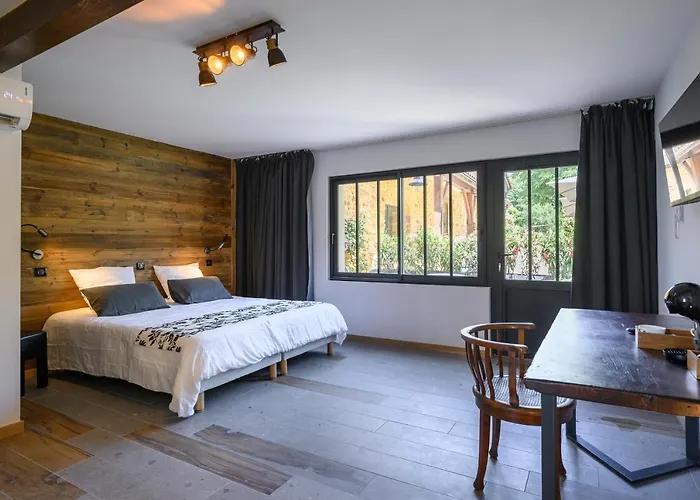 招待所 Domaine Du Bugassou, Chambres, Table D'hotes & 贝尔维斯