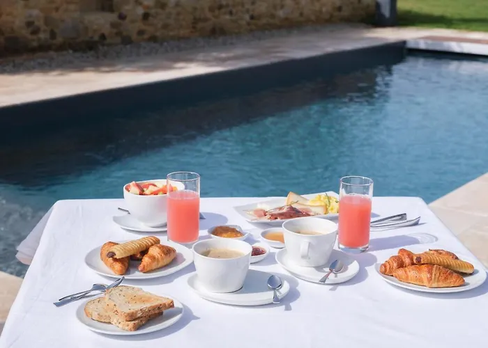 Domaine Du Bugassou, Chambres, Table D'hotes & 4*