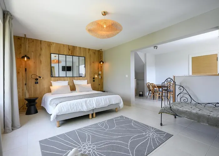 Domaine Du Bugassou, Chambres, Table D'hotes & 4*