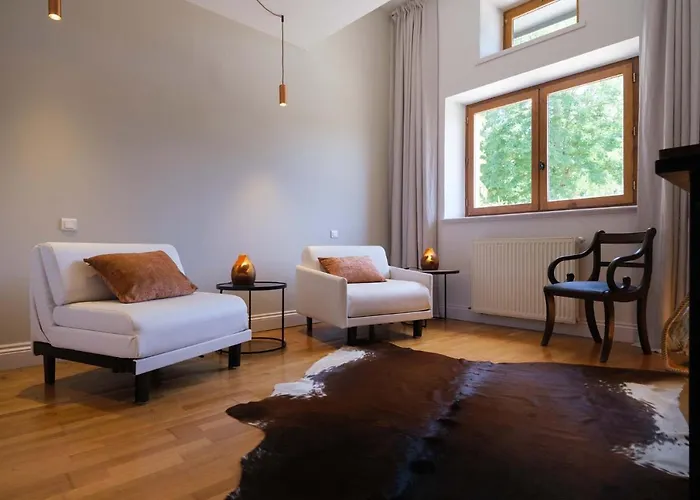 Domaine Du Bugassou, Chambres, Table D'hotes & 4*