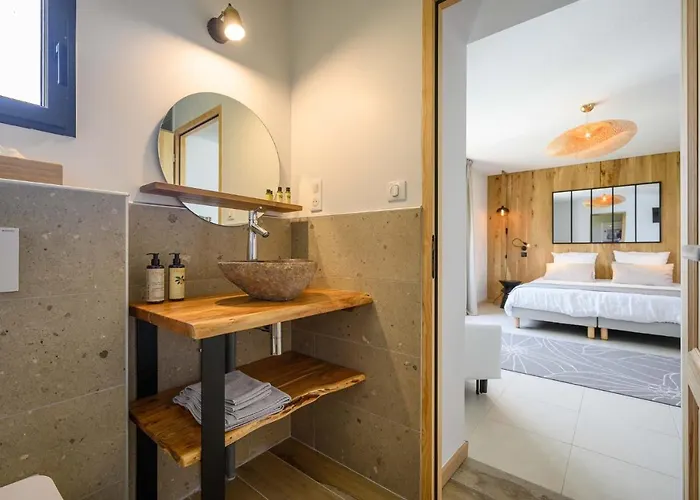 Pensionat Domaine Du Bugassou, Chambres, Table D'hotes & 4*