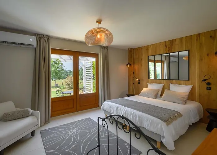 招待所 Domaine Du Bugassou, Chambres, Table D'hotes & 贝尔维斯