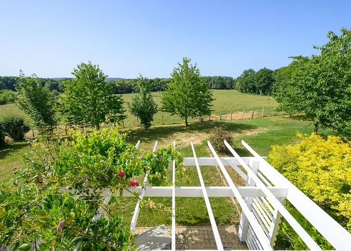 Domaine Du Bugassou, Chambres, Table D'hotes & Pensionat 4*