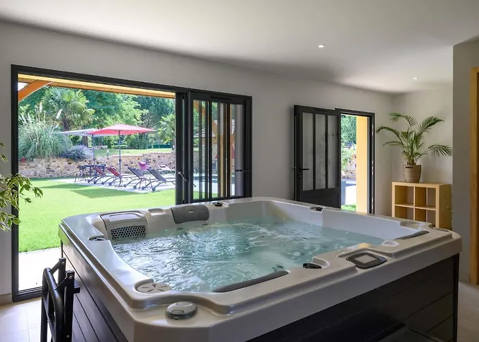 招待所 Domaine Du Bugassou, Chambres, Table D'hotes & 贝尔维斯