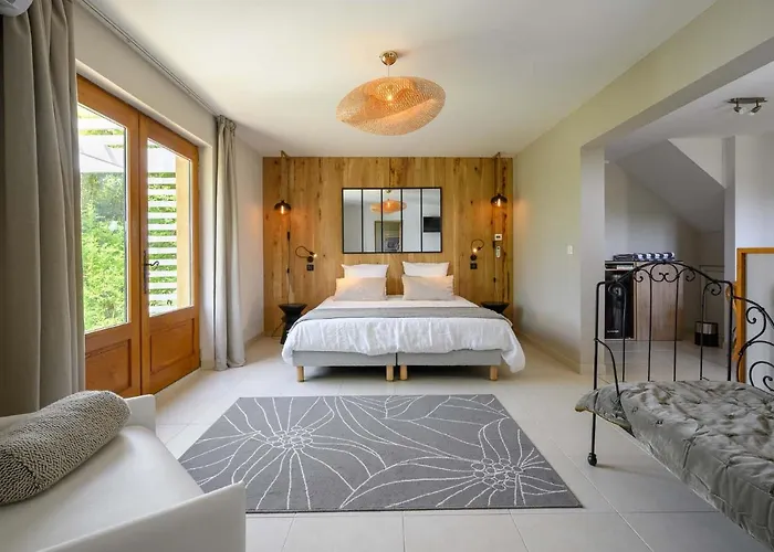 Domaine Du Bugassou, Chambres, Table D'hotes & 4* Belvès