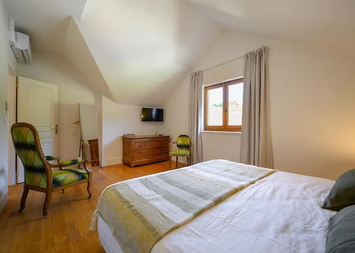 Domaine Du Bugassou, Chambres, Table D'hotes & 招待所 4*